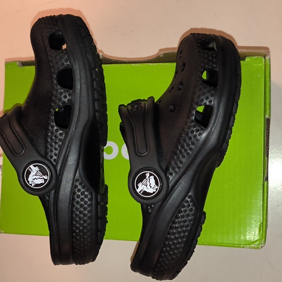 Size 6 Crocs - Picture 3 of 4